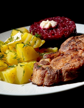 CEAFA PORC, CARTOFI NATURE SI SALATA DE SFECLA ROSIE CU HREAN