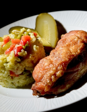 PULPA PUI LA CUPTOR, PILAF CU LEGUME SI CASTRAVETI MURATI